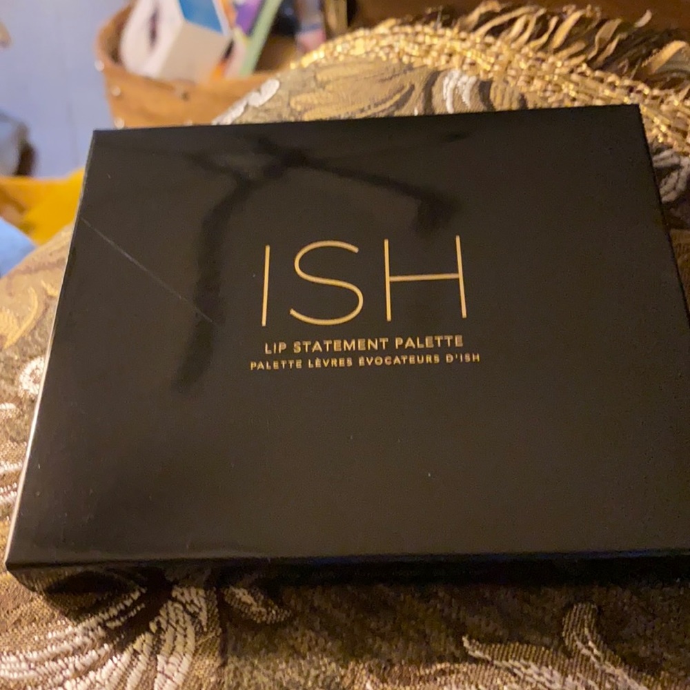 ISH Lip Statement Palette in #IMSMOKINGHOT